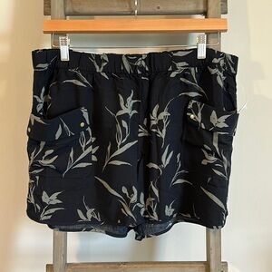 GAP Factory Black and Gray Cargo Shorts Relaxed Fit